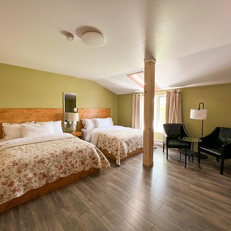 Auberge La Rosepierre Bistro Henri Гранд-Бержерон Экстерьер фото