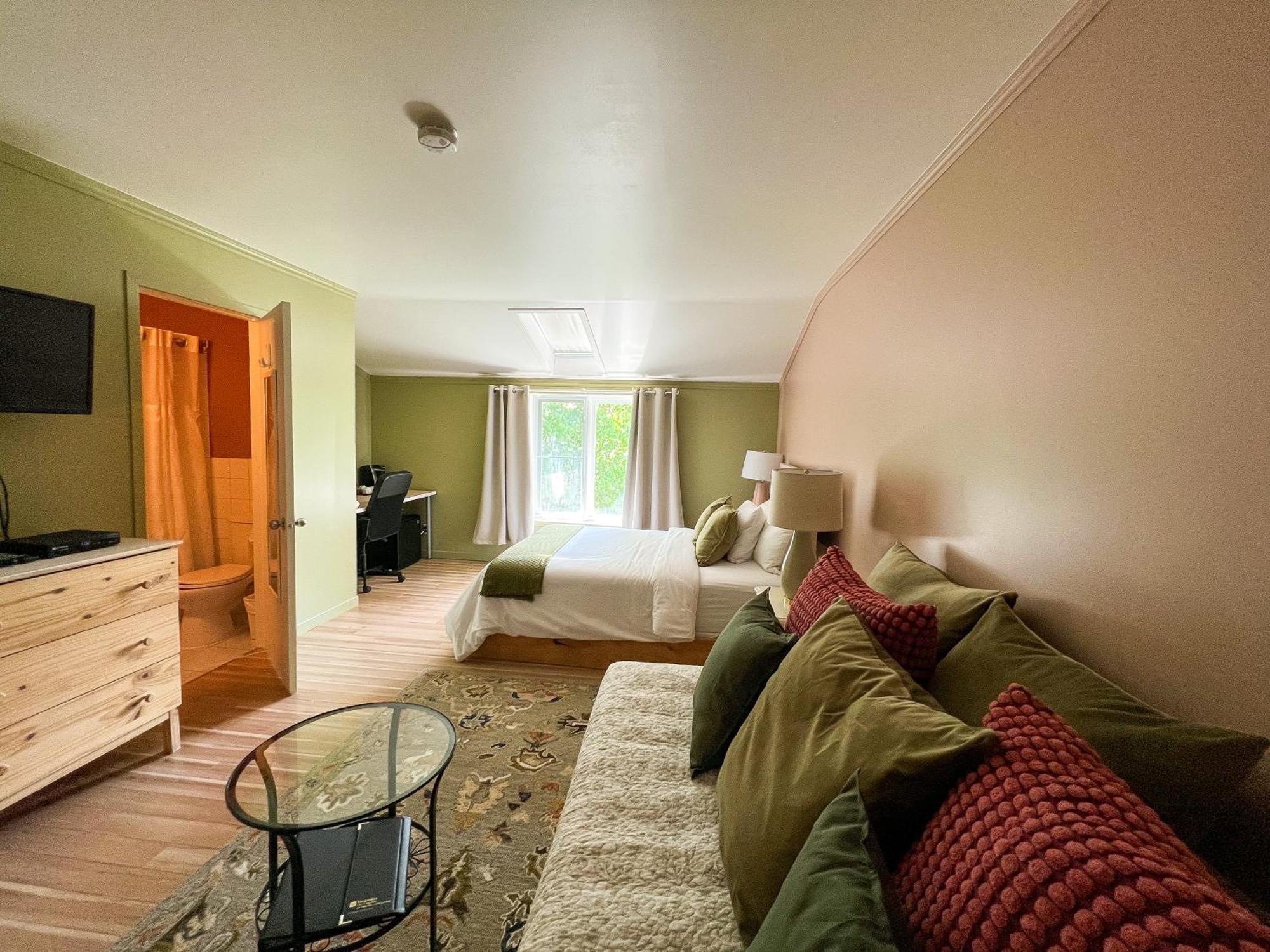 Auberge La Rosepierre Bistro Henri Гранд-Бержерон Экстерьер фото