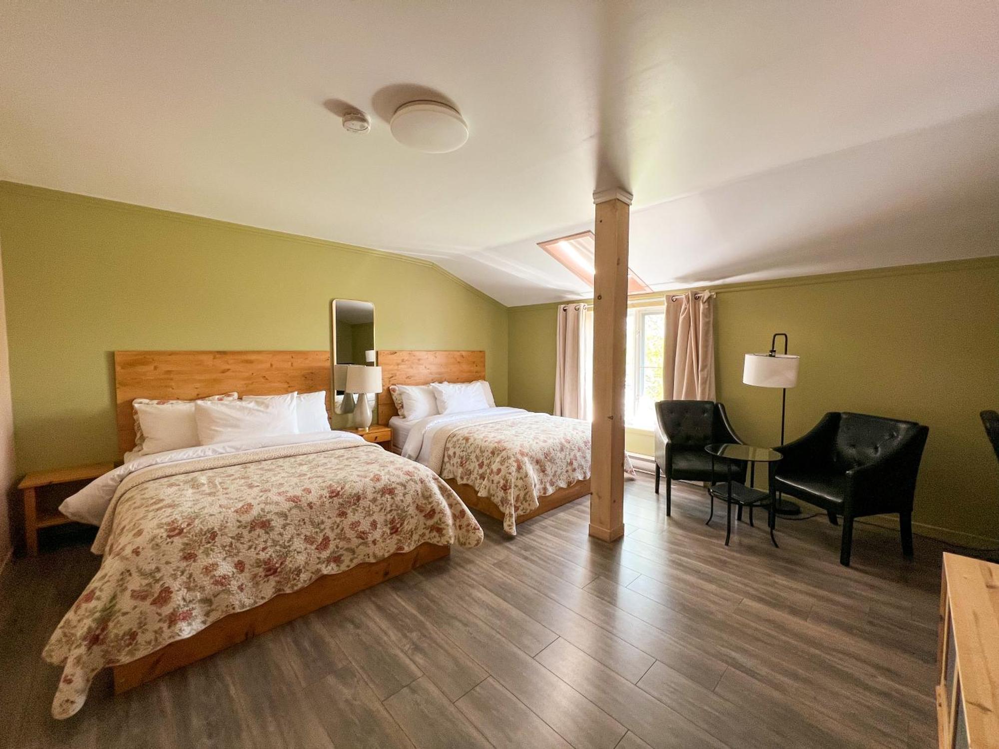 Auberge La Rosepierre Bistro Henri Гранд-Бержерон Экстерьер фото